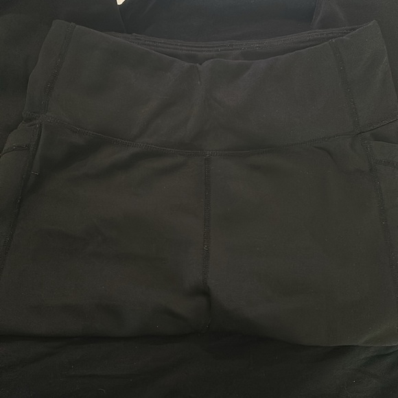 Size small black skinny leggings with pockets - Picture 2 of 3